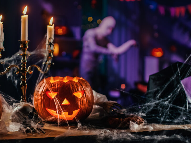 Halloween autour du monde : découvrez comment chaque culture la réinvente